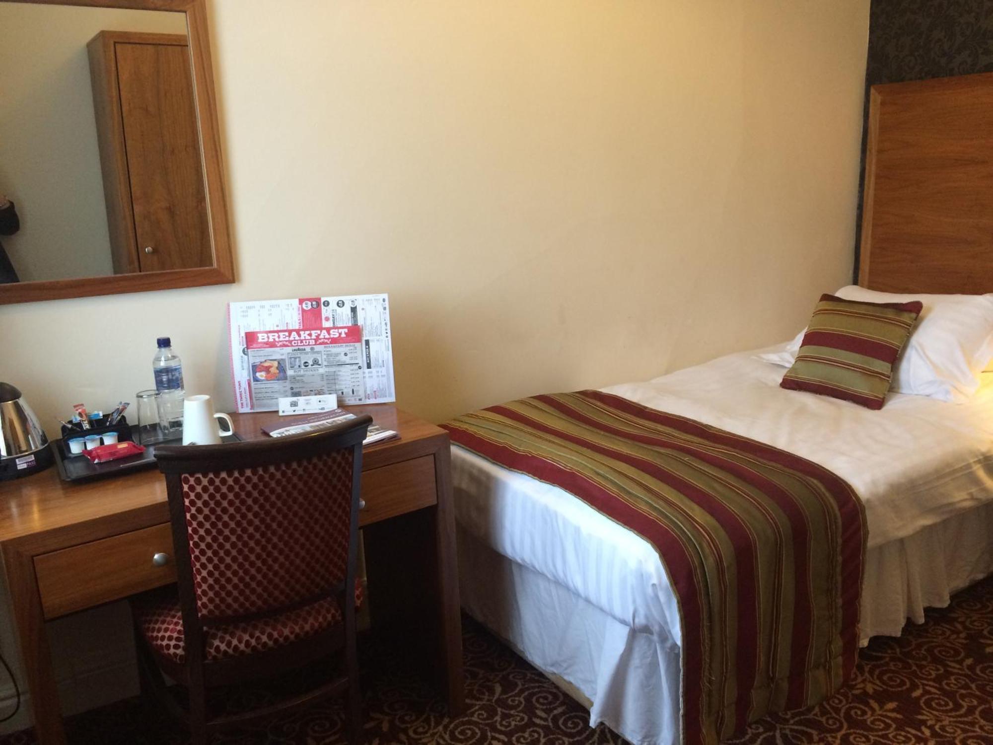 The Three Tuns Hotel Wetherspoon Thirsk Rum bild