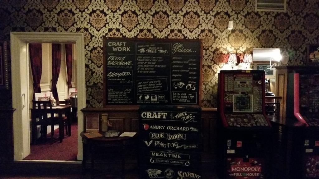 The Three Tuns Hotel Wetherspoon Thirsk Exteriör bild
