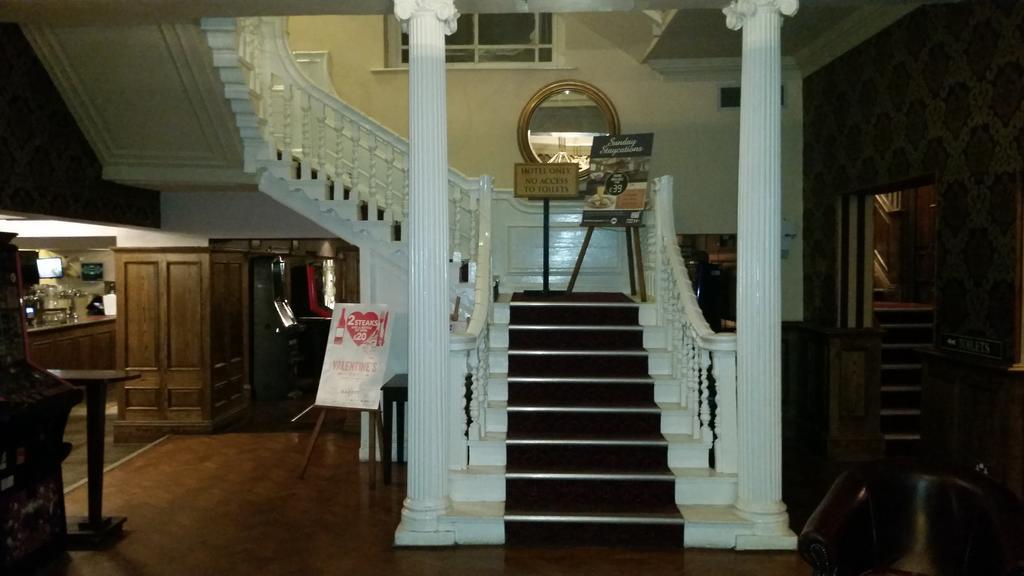 The Three Tuns Hotel Wetherspoon Thirsk Exteriör bild