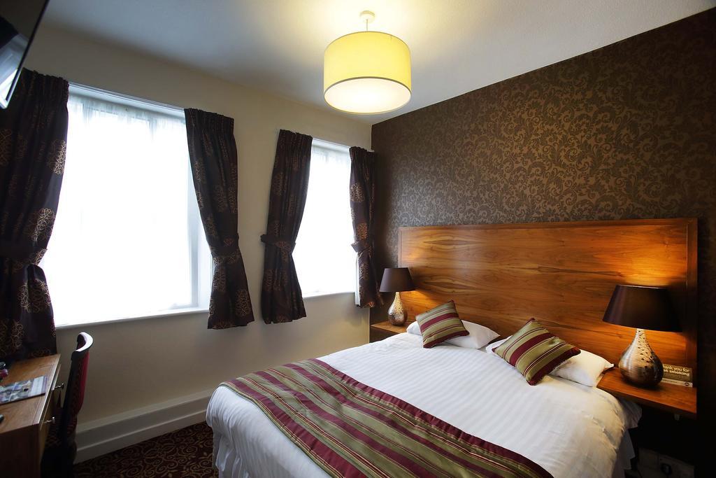 The Three Tuns Hotel Wetherspoon Thirsk Exteriör bild